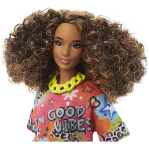 Barbie Papusa Fashionista Satena cu Rochie cu Imprimeu Good Vibes