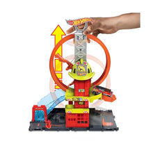 Încarcă imaginea în Galerie, Hot Wheels Statia de Pompieri Super Loop
