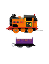 Încarcă imaginea în Galerie, Fisher Price Thomas Locomotiva Motorizata Nia cu Vagon
