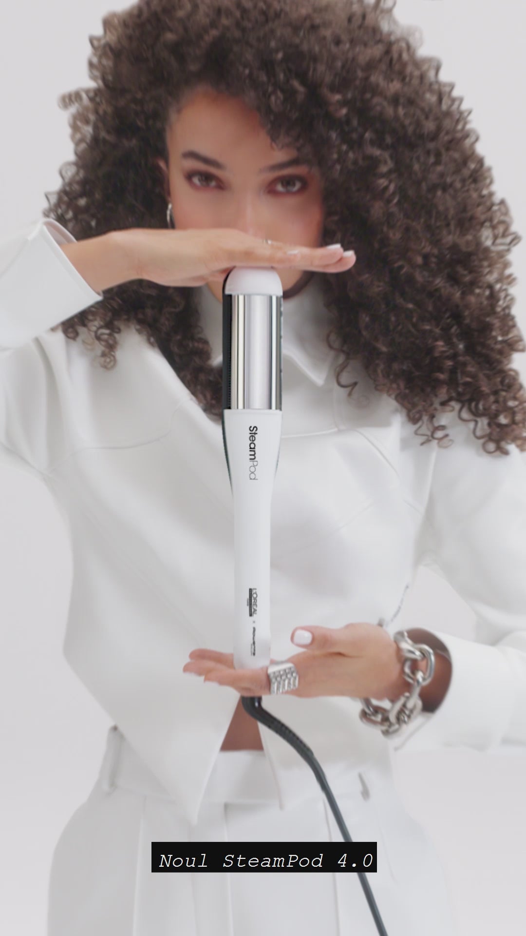 Încarcă video: L'Oréal Professionnel Steampod 4.0 – Placă Profesională cu Aburi pentru Îndreptat și Ondulat Părul