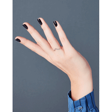 Încarcă imaginea în Galerie, OPI Oja Semipermanenta Gelcolor Lady In Black 15ml
